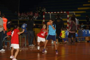 ampliar foto Nueva entrega de la Liga Escolar de Balonmano Base en 'La Libertad'
