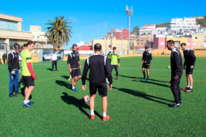Jugadores de la AD Ceuta FC, ejercitándose en el José Martínez 'Pirri'