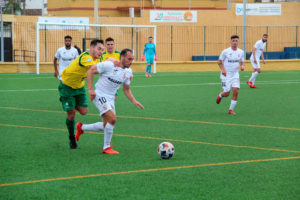 Ismael César, durante el partido ante la UD los Barrios en el José Martínez 'Pirri'