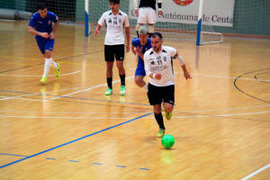 Sufian avanza con el balón en el partido del pasado sábado ante el Móstoles / @javivereda