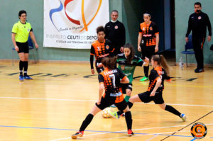 Un momento del derbi del pasado sábado en el 'Guillermo Molina'