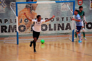 Everton ha marcado un polémico gol tras un grave error de los árbitros / @javivereda