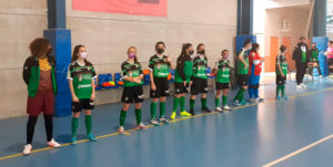 Las jugadoras del Hércules, a punto de empezar su partido ante el Villa de Fines