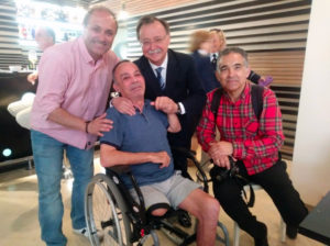 Jorbys, acompañado por el presidente de la Ciudad, Juan Vivas, y sus compañeros Rafa Peña y Nicol's