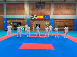 Cristóbal Mateo, junto a 9 de los 11 competidores ceutíes que irán al Campeonato de España