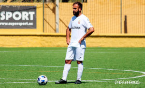 Víctor González se retira de los terrenos de juego