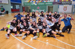 Los integrantes del Bahía de Ceuta celebran el título conseguido este domingo / Foto: FFCE