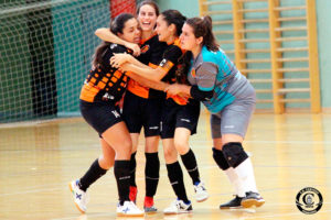 Jugadoras del Camoens celebran un gol la pasada temporada