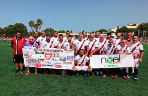 Los integrantes del CF Foso Ceuta en el campo El Juncal de El Puerto de Santa María