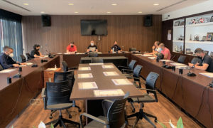 Un momento de la reunión en la Sala de Juntas de la 'Ciudad del Fútbol' de Ceuta / Foto: FFCE