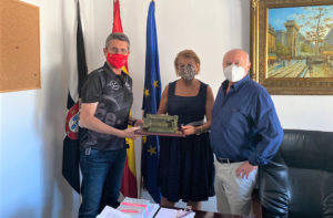 García Gaona, con los responsables de la Consejería de Sanidad, este miércoles en la sede de la FFCE