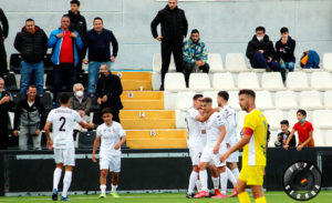 Los jugadores del Ceuta celebran el gol ante el San Fernando