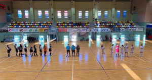 Los dos equipos, sobre el parqué del 'Guillermo Molina' 