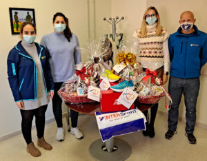 Responsables del ICD y Mis Tiempos con Chip realizaron este jueves el sorteo de regalos de la San Silvestre