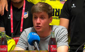 Pablo Álvarez ha acudido visiblemente emocionado a la sala de prensa de El Collao