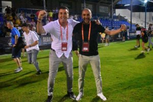 Edu Villegas y Luhay Hamido celebran el triunfo sobre el césped de El Collao 