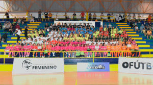 Los distintos equipos han posado en la grada del pabellón de La Libertad 