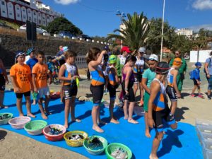 Participantes preparados para el segmento de natación 