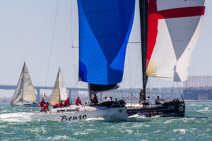 El 'Ceuta' ha roto una vela justo cuando ha adelantado al 'Brujo'