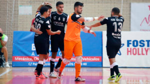Jugadores del Ceutí celebran uno de sus goles en la pista del Sala 10 Zaragoza 