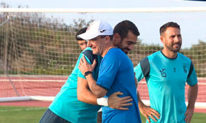 Romero ha ido saludando uno por uno a los fútbolistas