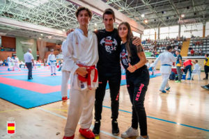 Los karatecas ceutíes, con su entrenador, Cristóbal Mateo