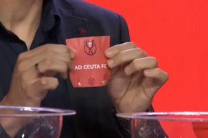 Momento en el que ha sido extraída, en último lugar, la papeleta del Ceuta 