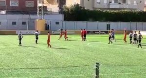 Momento de la expulsión del jugador del Atlético Ciudad de Ceuta
