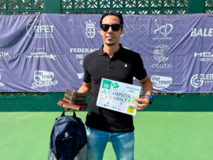 Andrés Vega ha sido el campeón de la categoría veteranos, una de las finales que fue aplazada por la lluvia