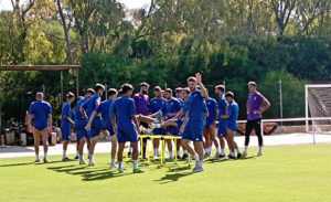 Los jugadores del Ceuta, ejercitándose este lunes en las instalaciones de Costa Ballena