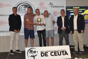 José Juan Romero ha recibido el premio ‘Antonati’ al entrenador del año 