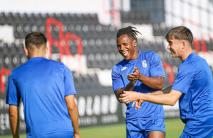 El hispano-camerunés Cedric Teguía, sonriente en su primer entrenamiento con el Ceuta