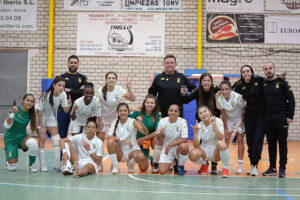 Integrantes del Ceuta Femenino celebran su primera victoria de la temporada 