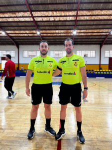 El árbitro de Primera Nacional Jorge Mínguez (d) será el encargado de impartir el curso