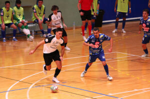 El argentino Augusto Van de Casteele, en el Ceutí-Bisontes de Castellón