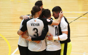 Jugadores del Ceutí celebran un gol en el último parido ante el Ibiza 