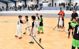 Los integrantes del Deportivo Ceutí B celebran el título conquistado