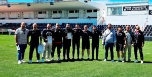 Los entrenadores partiicpantes en la Formación Itinerante, con parte del cuerpo técnico de la AD Ceuta FC 
