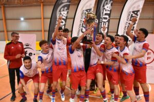El Puerto ha recibido la copa de campeón del Grupo 5 de División de Honor Juvenil
