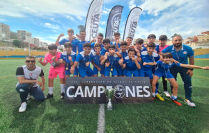 Los componentes del San Agustin celebran el título de Liga 