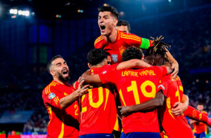 Los jugadores de España celebran uno de sus cuatro goles contra Georgia