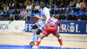 Hélder, en un partido con el O Parrulo Ferrol 