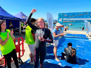 La inglesa afincada en Lanzarote Kennedy Hope ha sido la primera fémina y tercera de la general absoluta