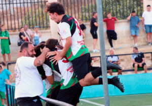 Los jugadores del Sporting celebran su gol en Torremolinos 📷 Abdeselam Mohamed