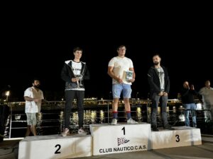 Nacho Gaitán, en lo más alto del podio, en la entrega de premios en el RCN CAS