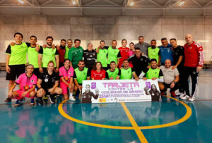 Foto de familia de los participantes en el partido Contra la Violencia de Género