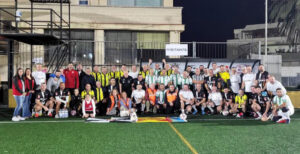 Foto de familia de los futbolistas veteranos que han particiado en el torneo