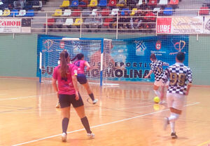 Un lance del choque disputado este miércoles en el 'Guillermo Molina'