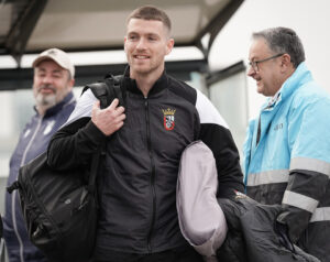 El recién fichado Gonzalo Almenara, este sábado en Algeciras rumbo a Yecla con su nuevo equipo