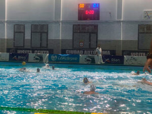 Un lance del partido disputado este martes en la piscina 'Lorena Miranda'